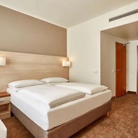 H+ Mitte Hotell 4*